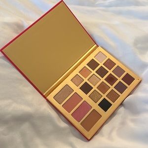 NWT Beauty Babe Eyeshadow and Face Palette